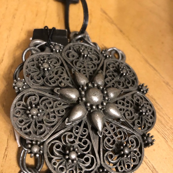 Express Black Hanger - Picture 2 of 4